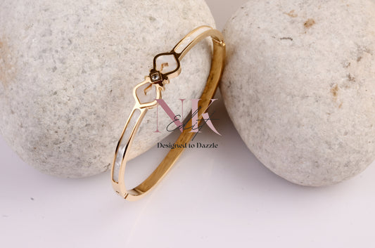 Pearl Essence Geometric Gold Bracelet