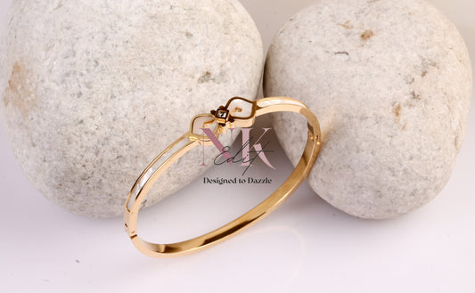 Pearl Essence Geometric Gold Bracelet