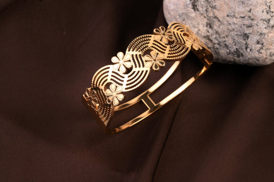 Golden Wavy flower Bracelet