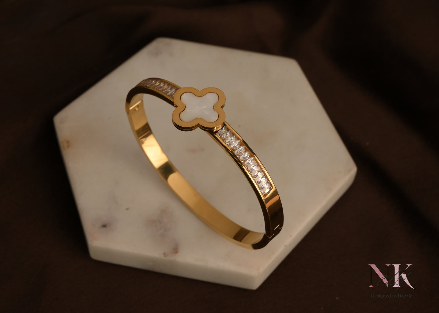 White Clover Charm Elegant Bracelet