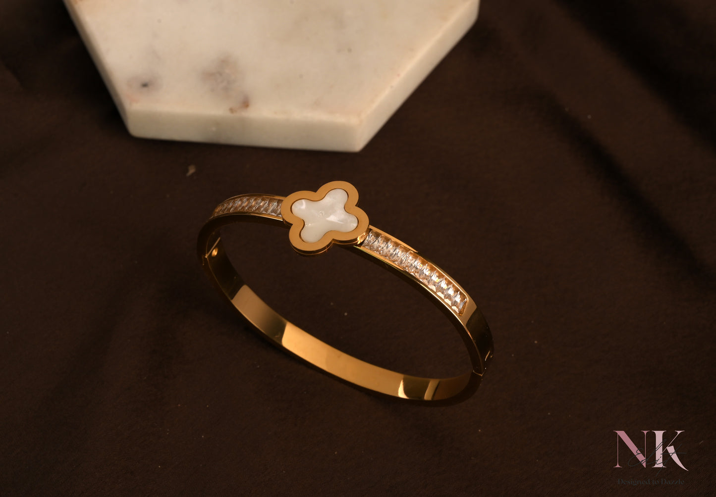 White Clover Charm Elegant Bracelet