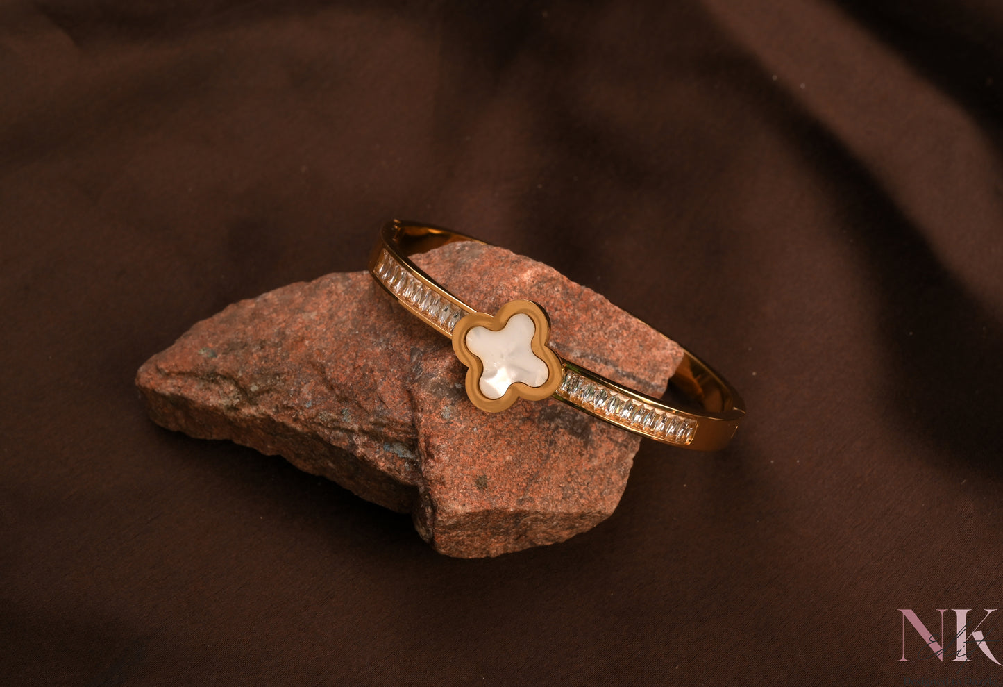 White Clover Charm Elegant Bracelet