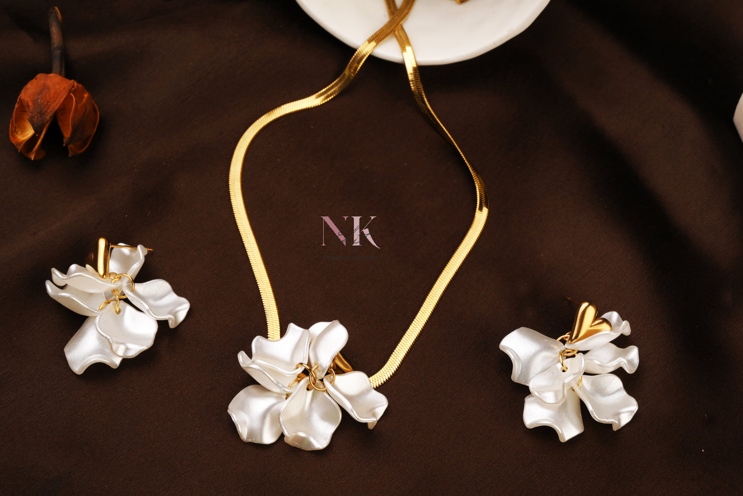 Pearl Bloom Neckline & Studs Set