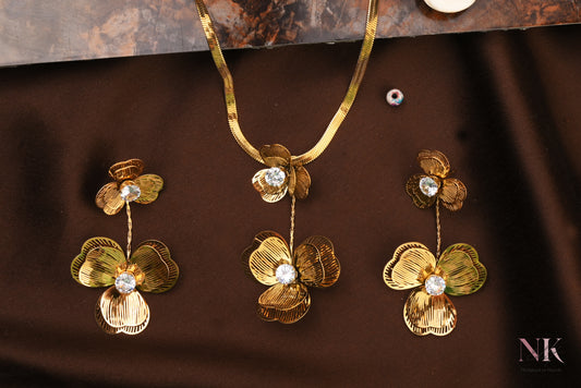 Golden Mesh Flower Crystal Neckline & Studs Set