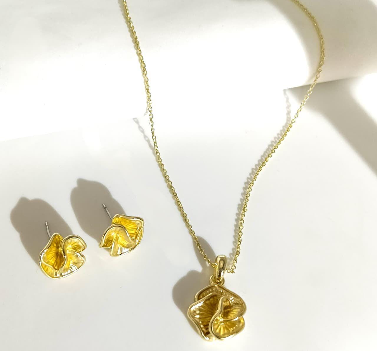 Golden Petal Charm Neckline & Stud Set