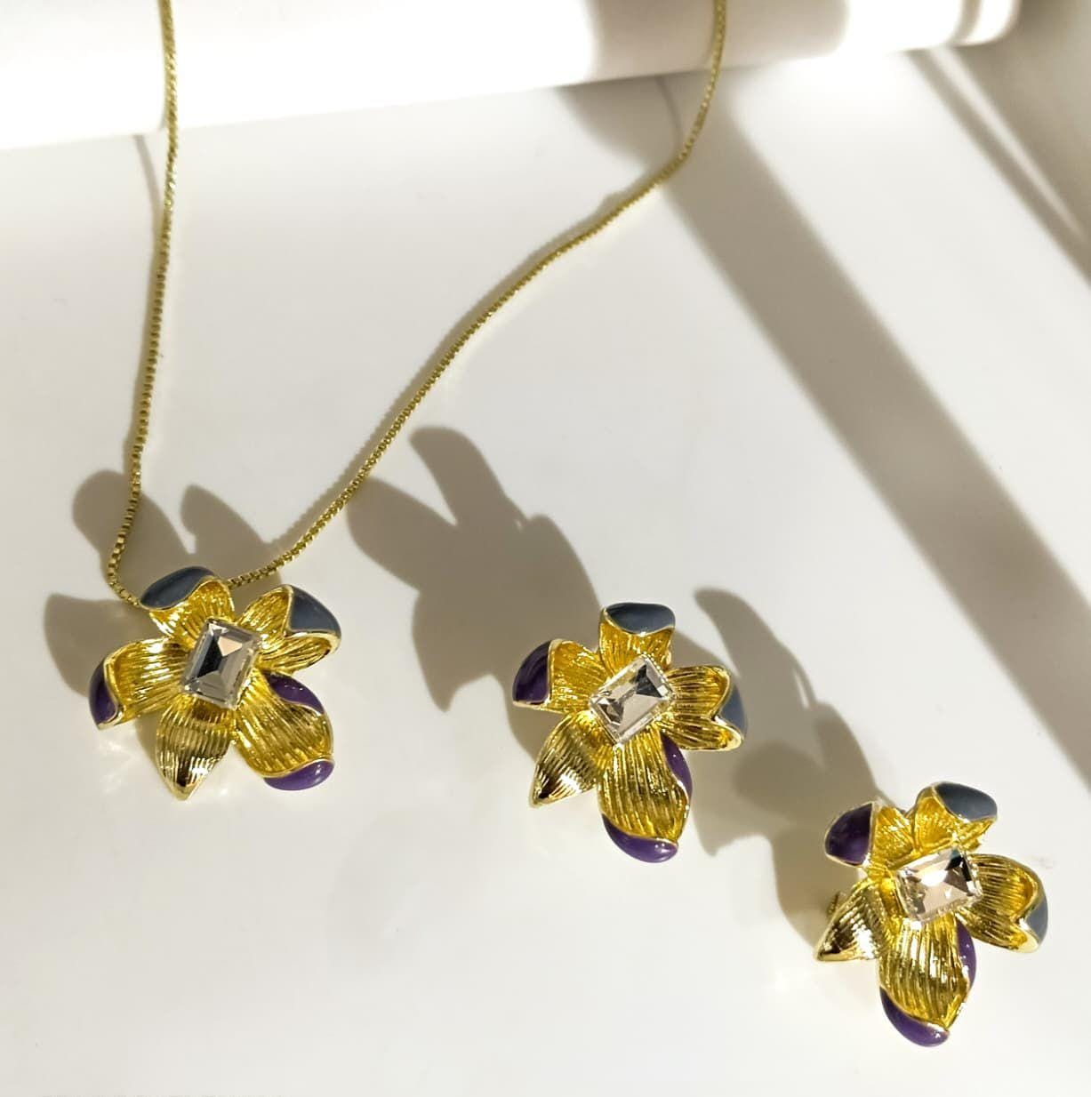 Royal Bloom Crystal Neckline & Stud Set