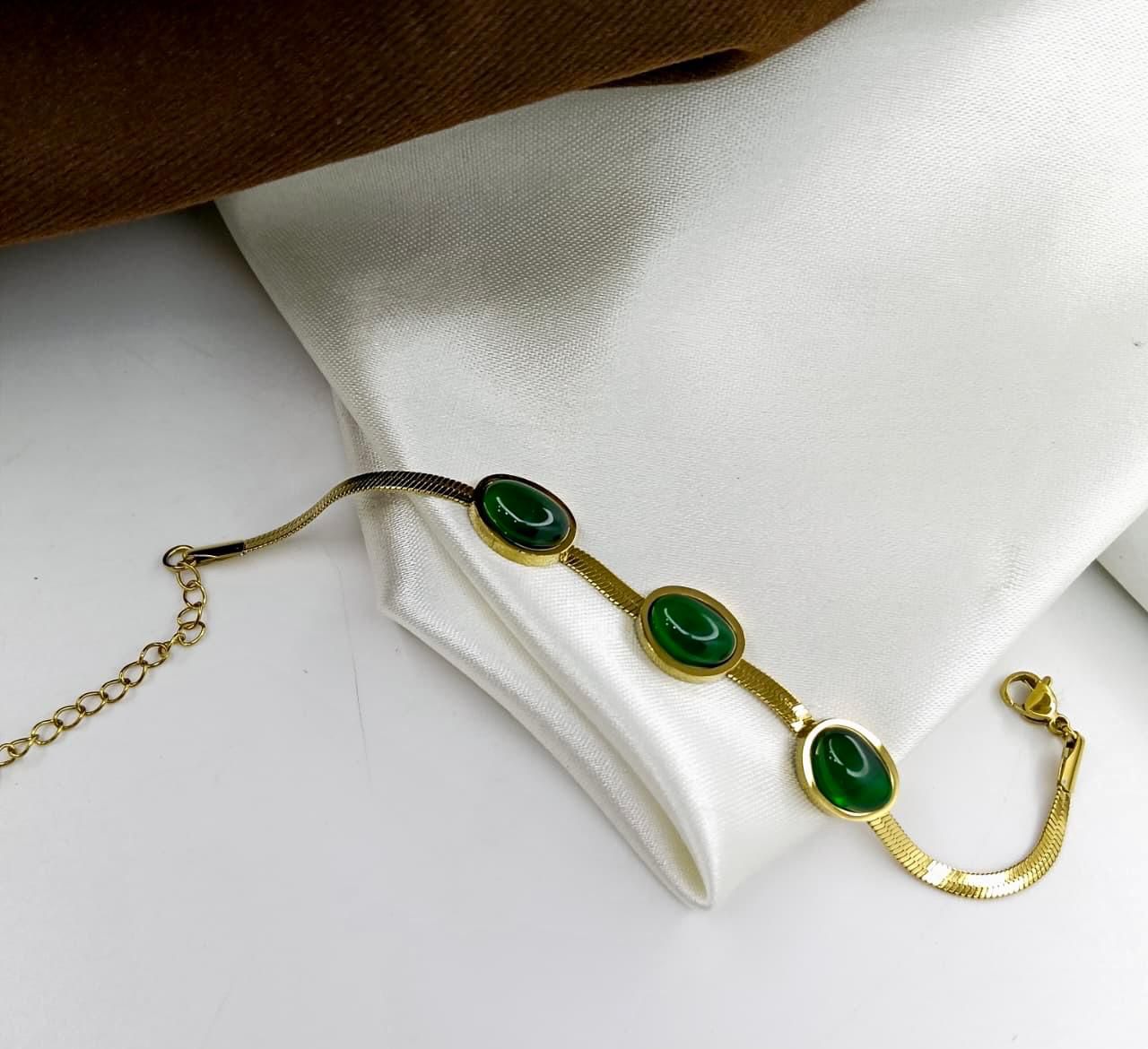 Emerald Glow Chain-Bracelet