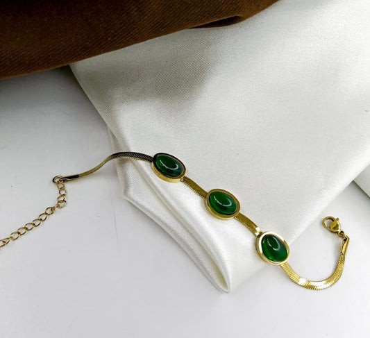 Emerald Glow Chain-Bracelet